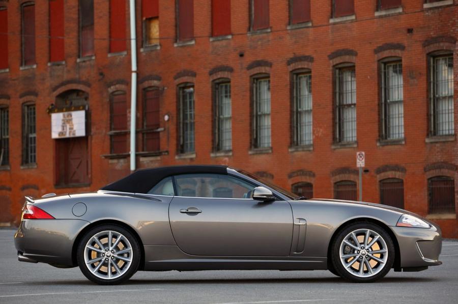  Jaguar XKR Convertible 2011 года  (фото 2 из 42)